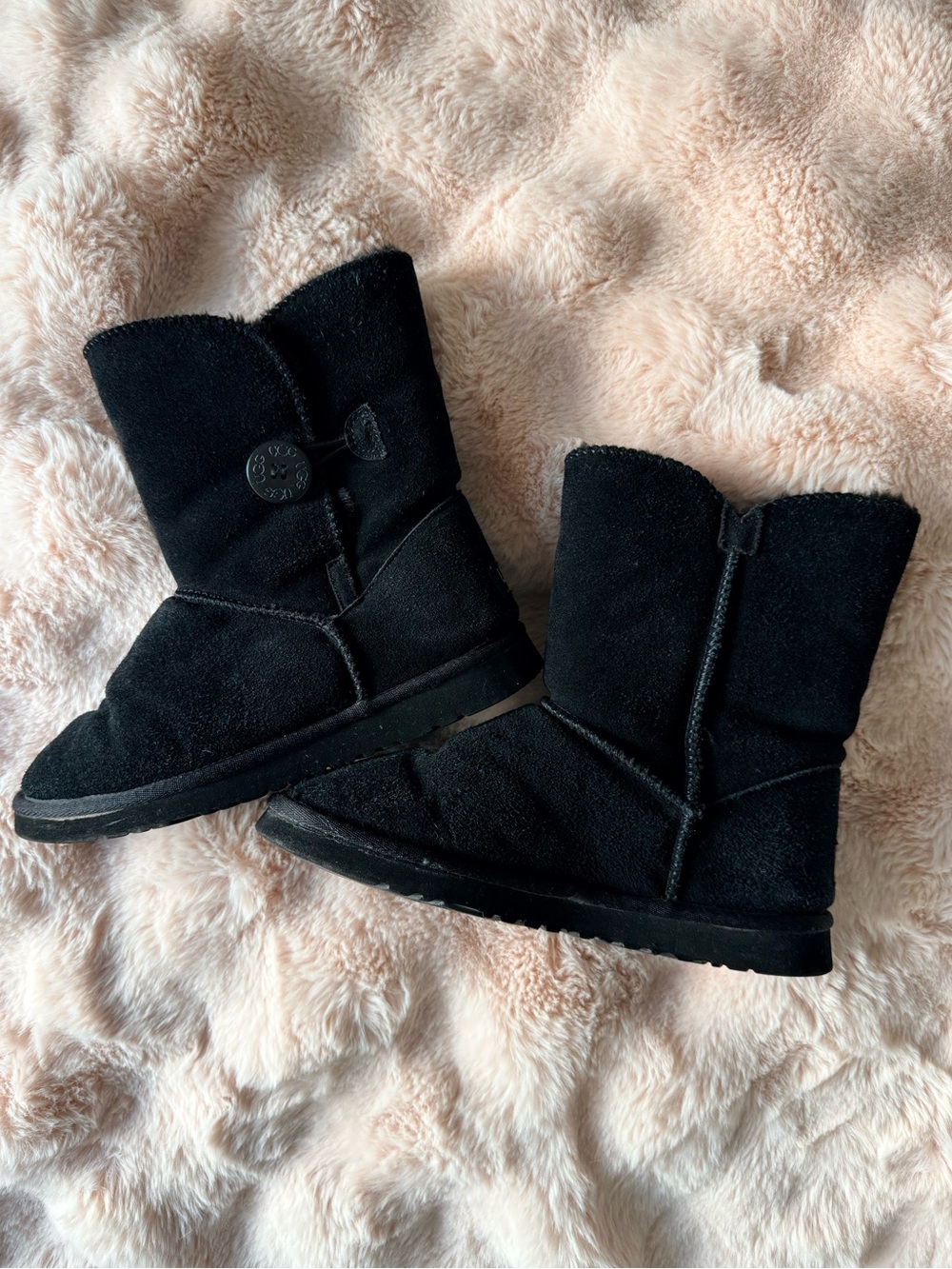 UGG Bailey Button 5803 Black Suede Shearling Boots Women’s Size 7